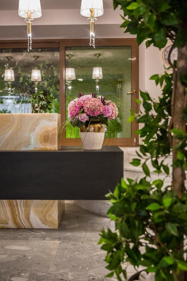 Royalty Hotel Athene Buitenkant foto